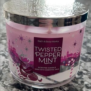 Bath & Body works twisted peppermint candle